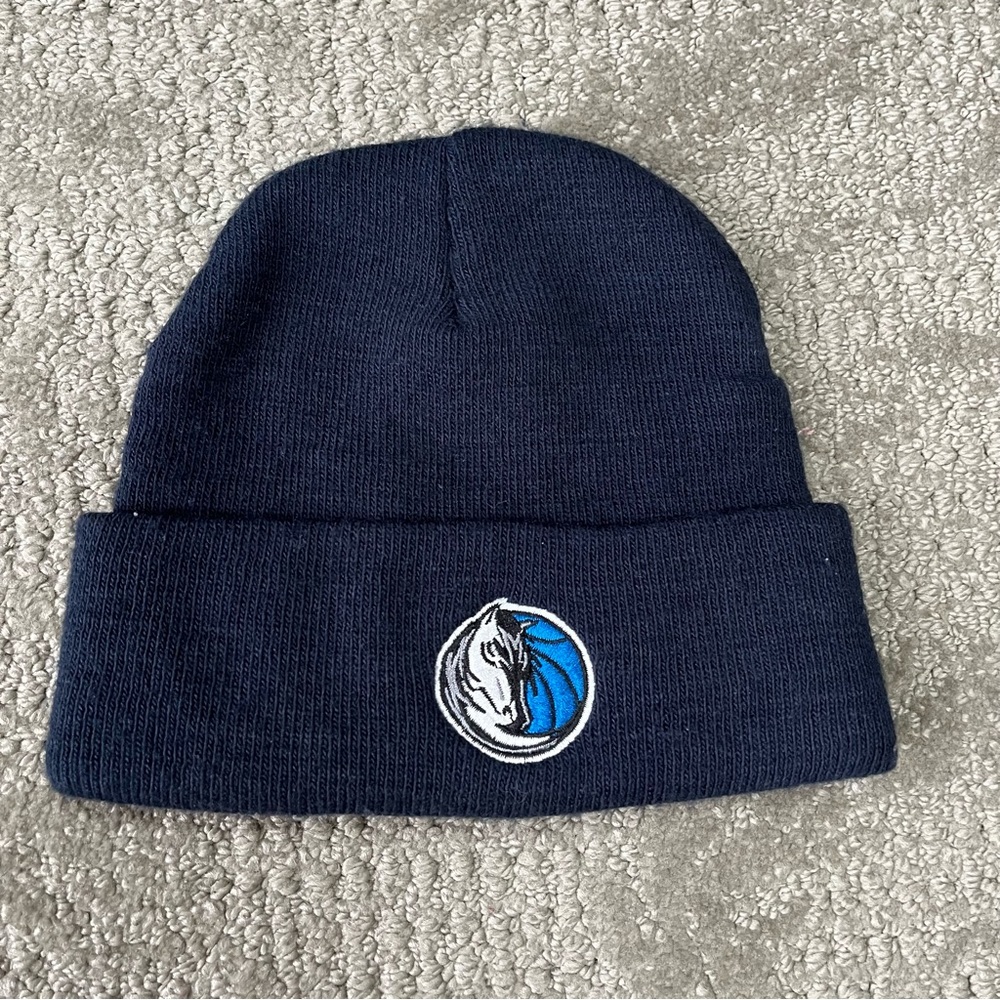 EUC Men's NBA Dallas Mavericks Beanie One Size in Navy